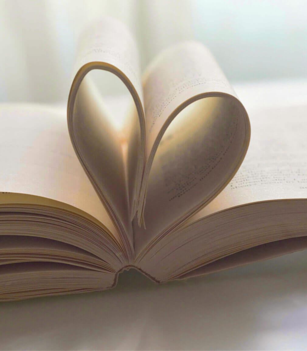 A gesture of love, told with the pages of her favorite novel.